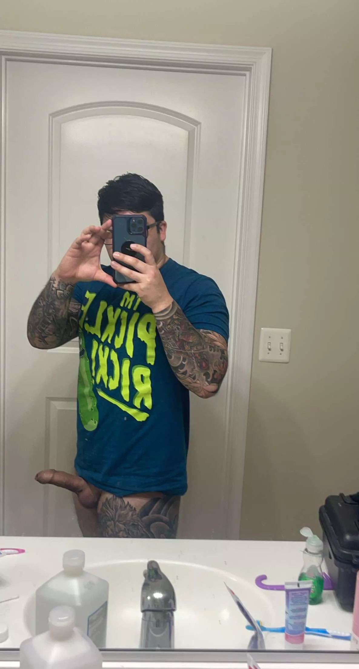 who can I bend over right now? my balls are feeling extremely heavy who can I bend over right now? my balls are feeling extremely heavy