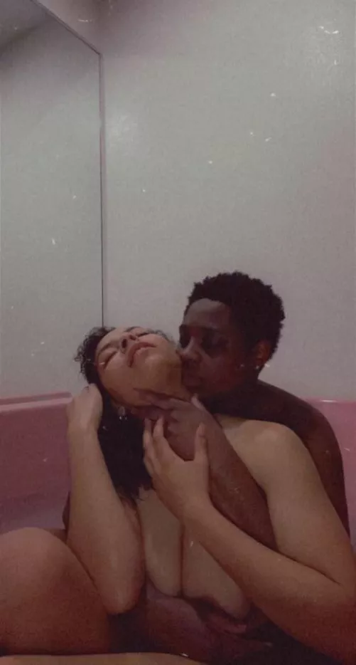 who doesn’t like a sweet fuck in a hottub😅