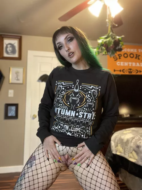 Who doesnβt love a pussy in fishnets?! π€€