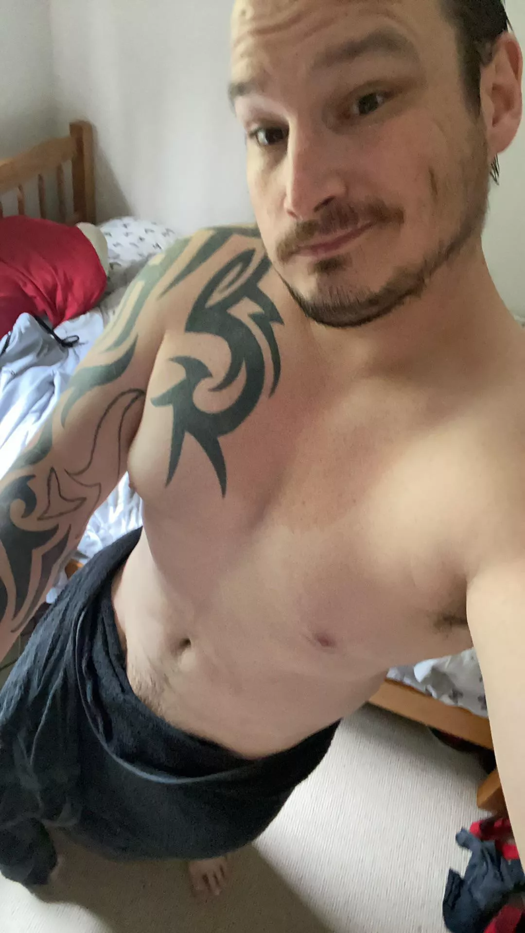 Who else likes to game In a towel π Who else likes to game In a towel π