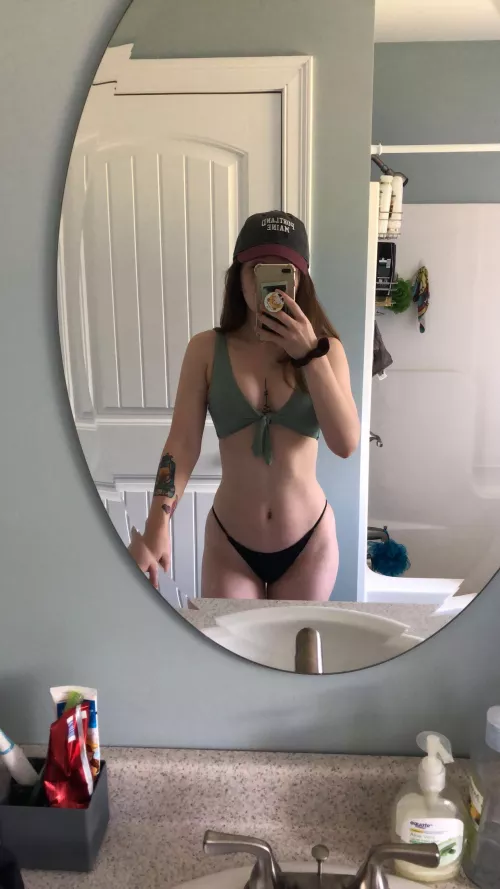 Who else misses warmer weather? 🙋‍♀️😘 (F)