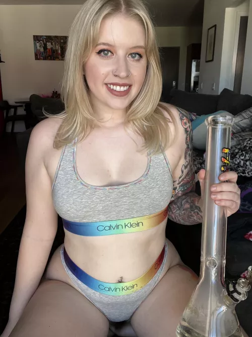 Who else would rather pack a bowl than watch the Super Bowl? 😂