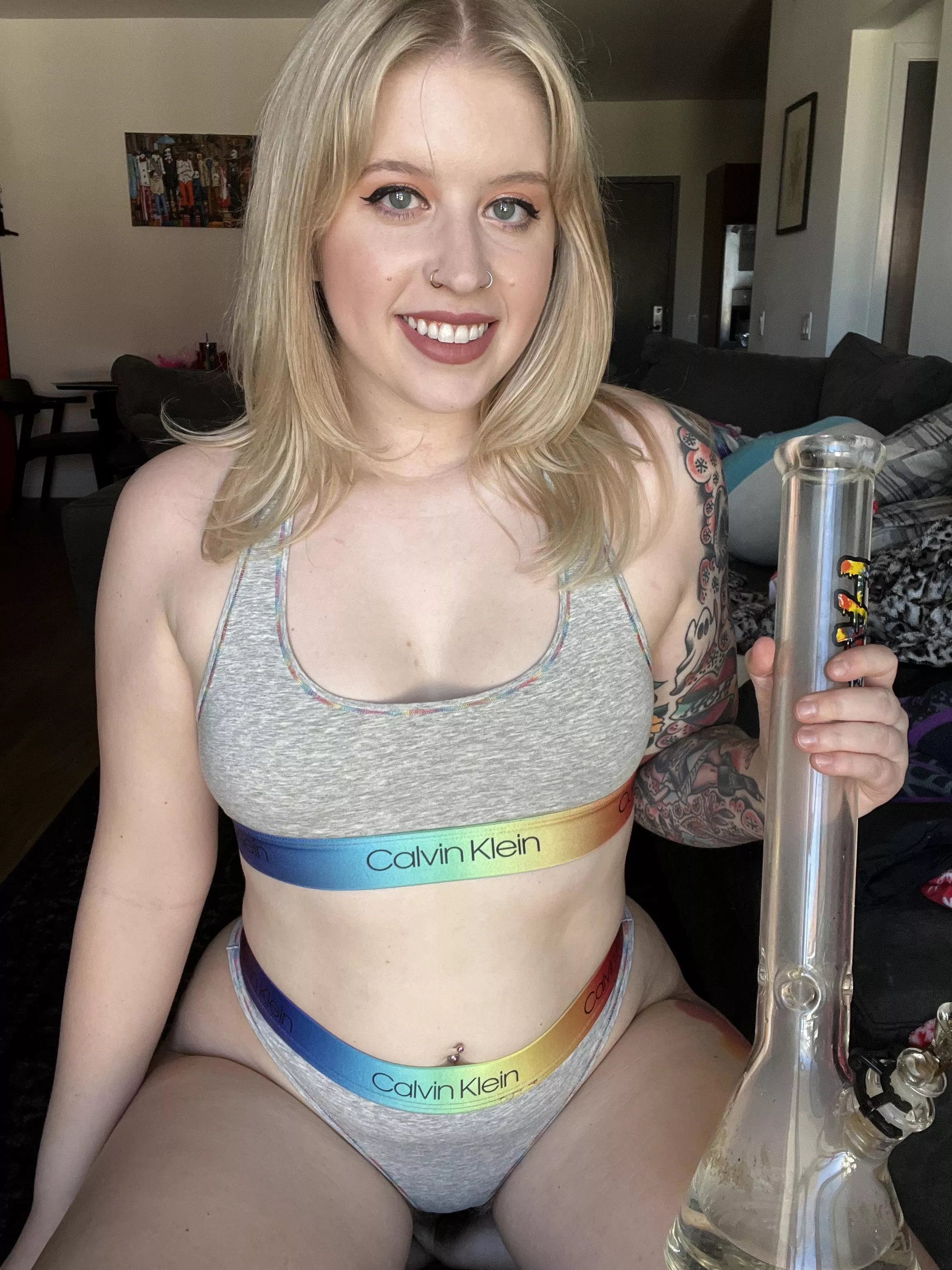 Who else would rather pack a bowl than watch the Super Bowl? 😂