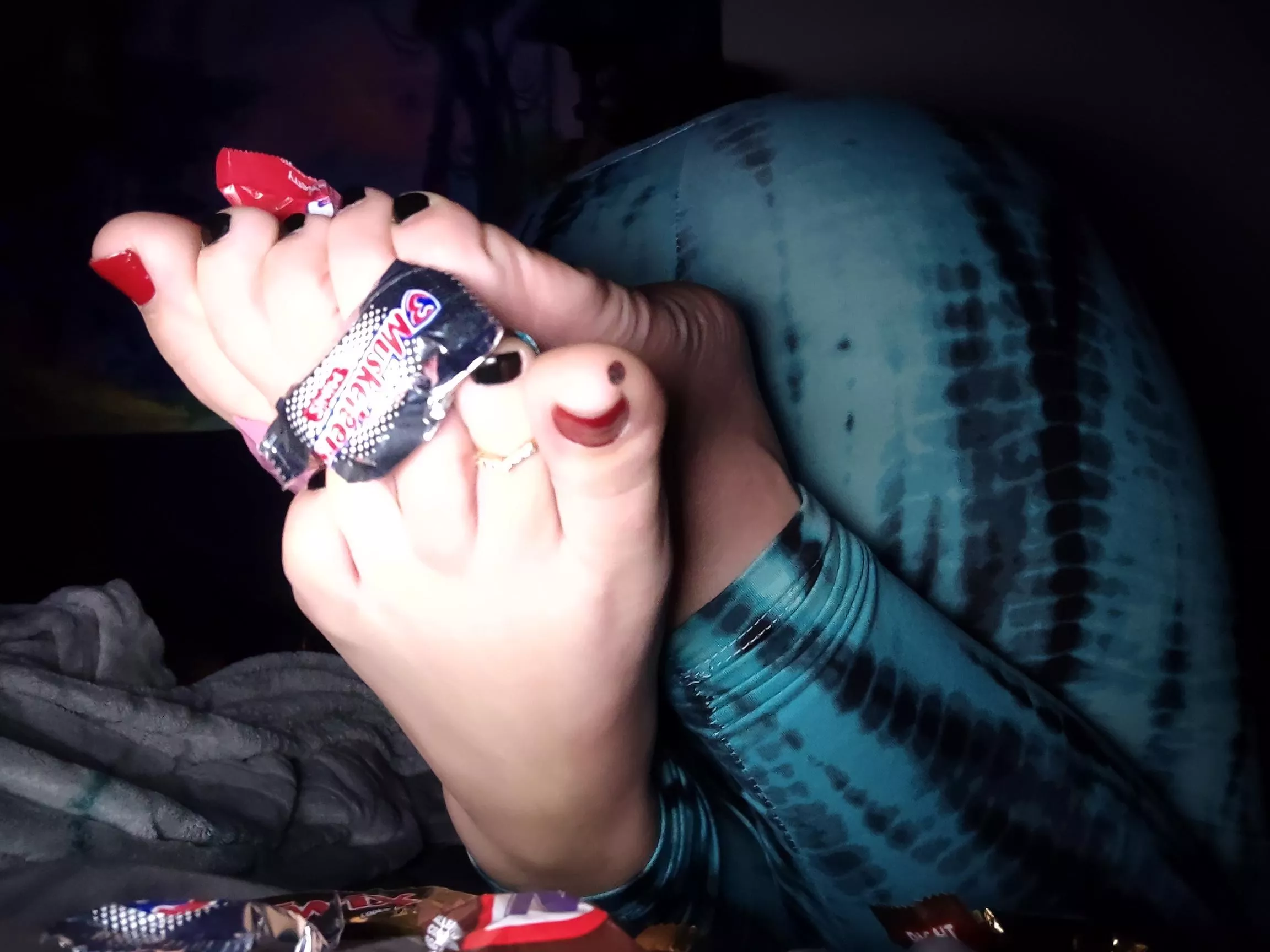 Who has a sweet tooth 👣🍭🤤