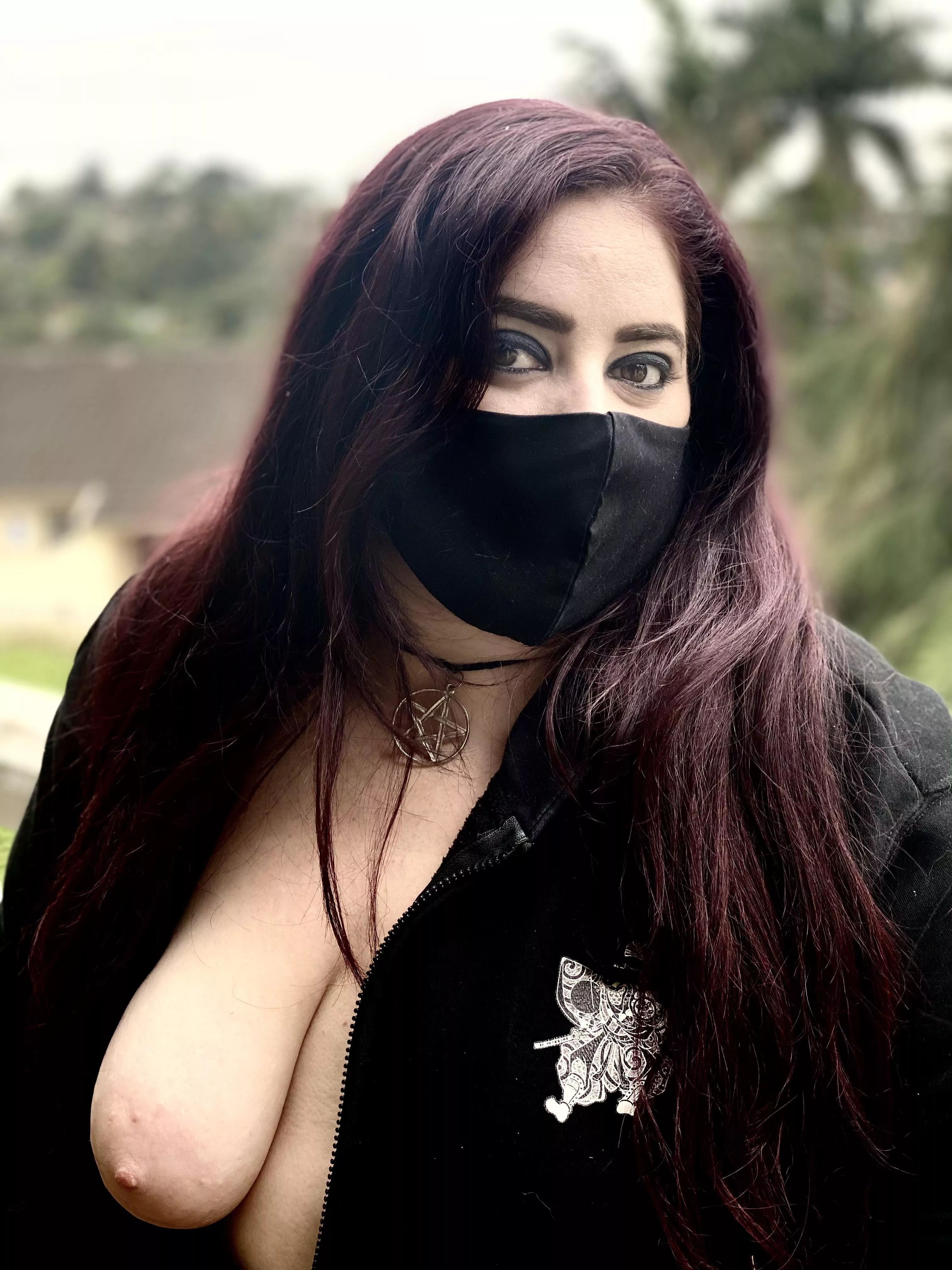 Who here enjoys a sneaky outside boob? Who here enjoys a sneaky outside boob?