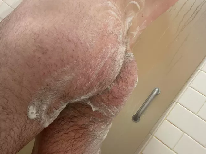 Who here likes a soapy hairy man ass?