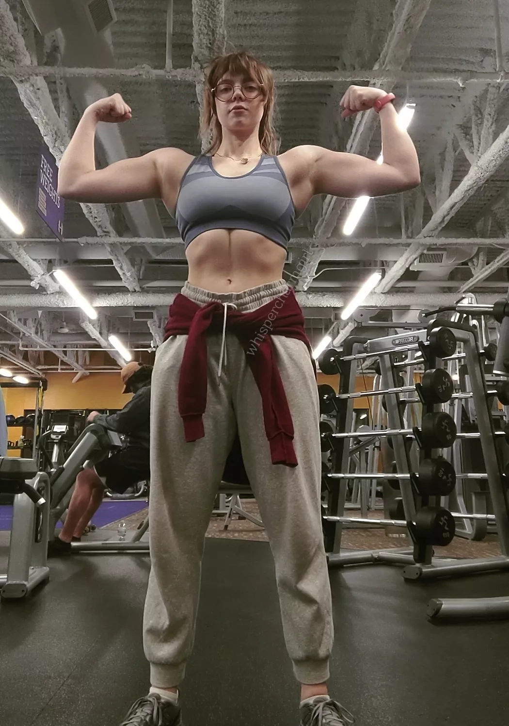 Who here likes muscles 🙂 (20F)