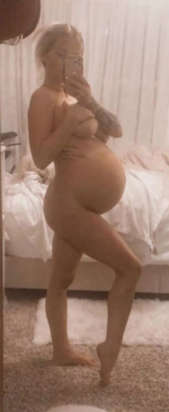 Who here likes preggo feet!