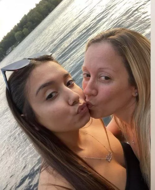 Who is kissing your cock first?