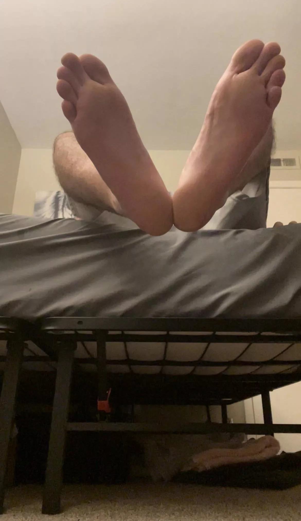 who is the biggest f@got here???