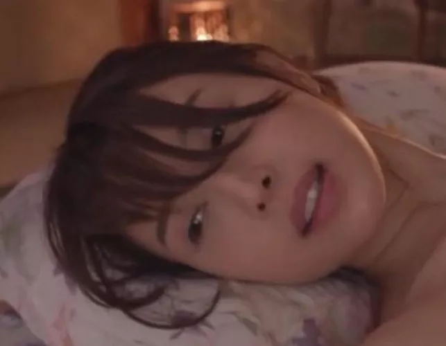 Who is this girl (sorry for bad quality of pic)