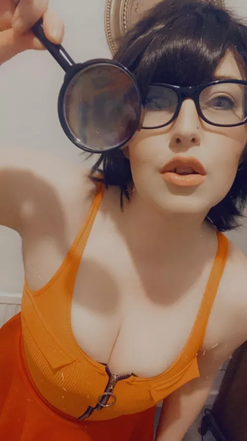 Who knew Velma has such big titties?!