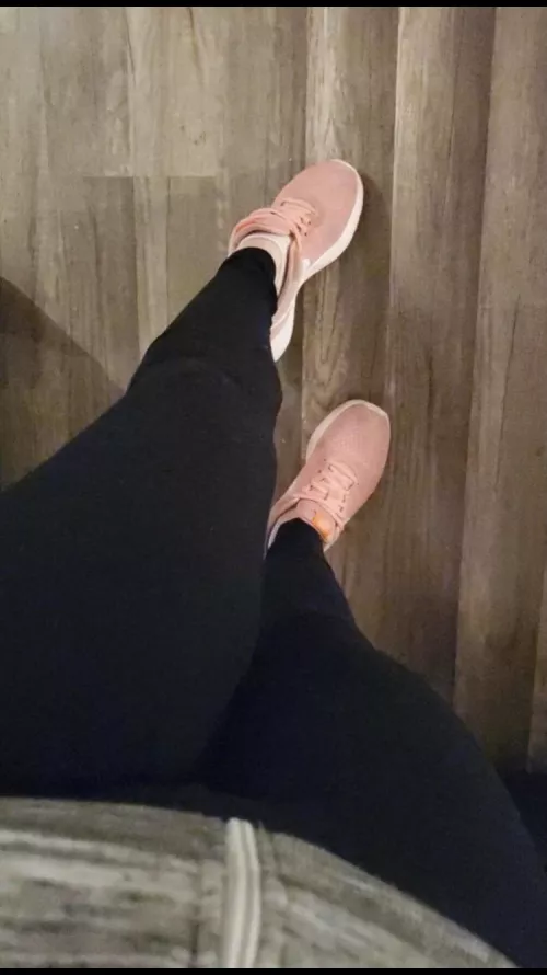 Who likes a mum in leggings and trainers? Inbox me your requests (f)