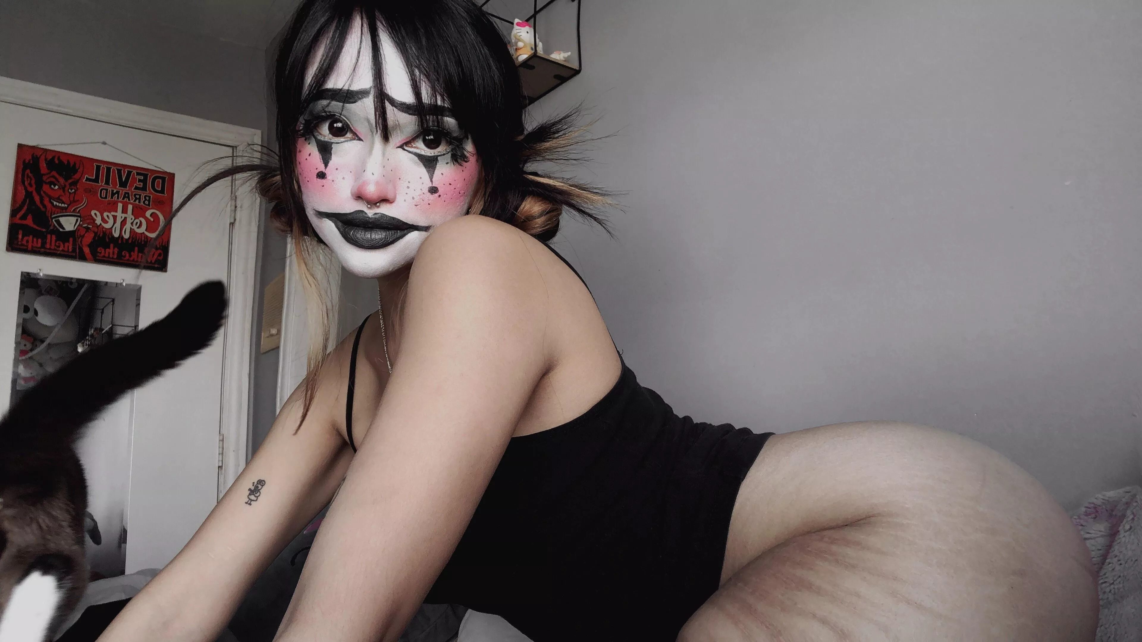 who likes clown girls? 🖤