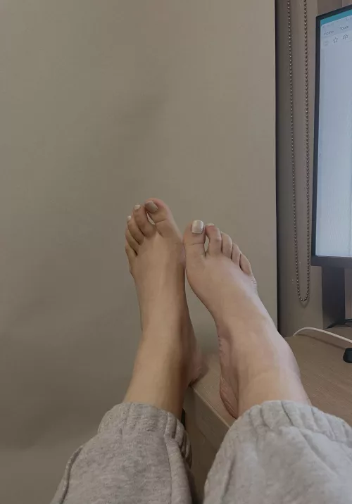 Who likes my Asian feet?ππ«