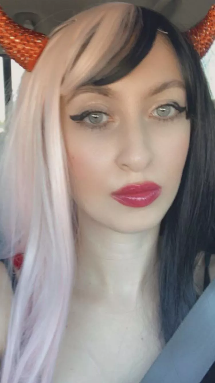 Who likes my Halloween look ? Who likes my Halloween look ?