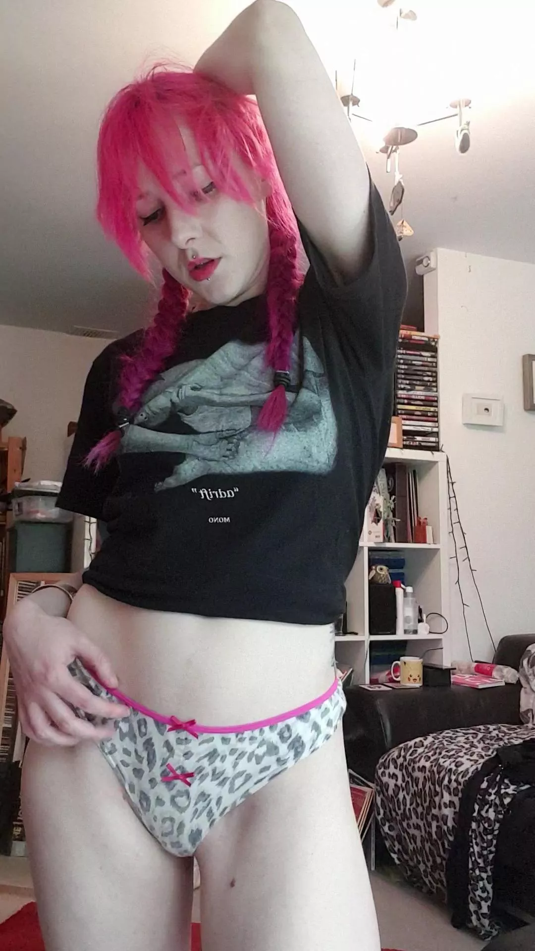 Who likes my leopard print panties and band tshirt combo? 💖🖤