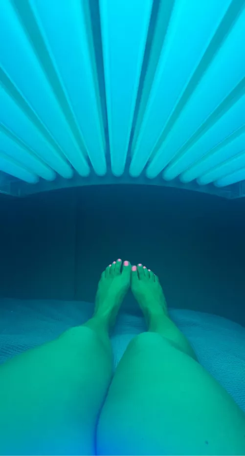 Who likes my nail color in the solarium?