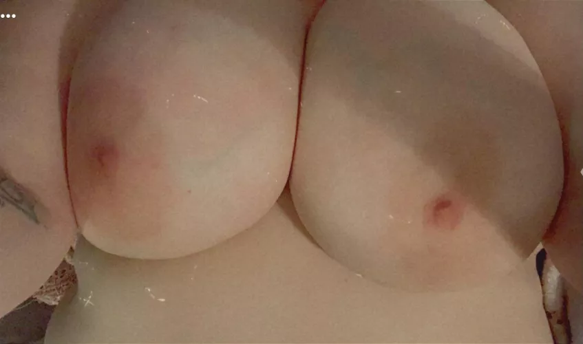 Who likes natural BBW titties?