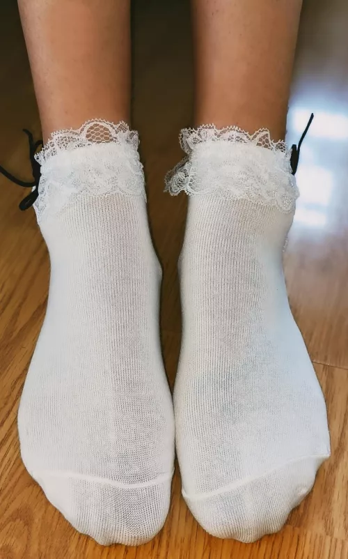 Who likes white with alittle lace π