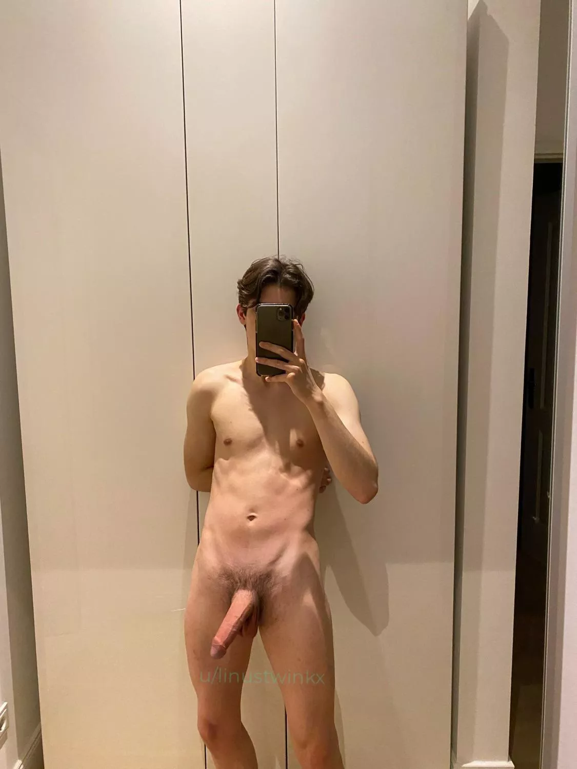 Who loves a good hung twink? 😉