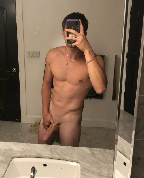 Who loves a nice dick 🤩
