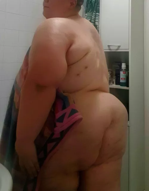 Who loves them some back rolls 😜 I used to hate my back rolls but now I've learned to love them😍