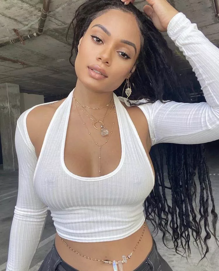 Who needs a bra anyway ☺️