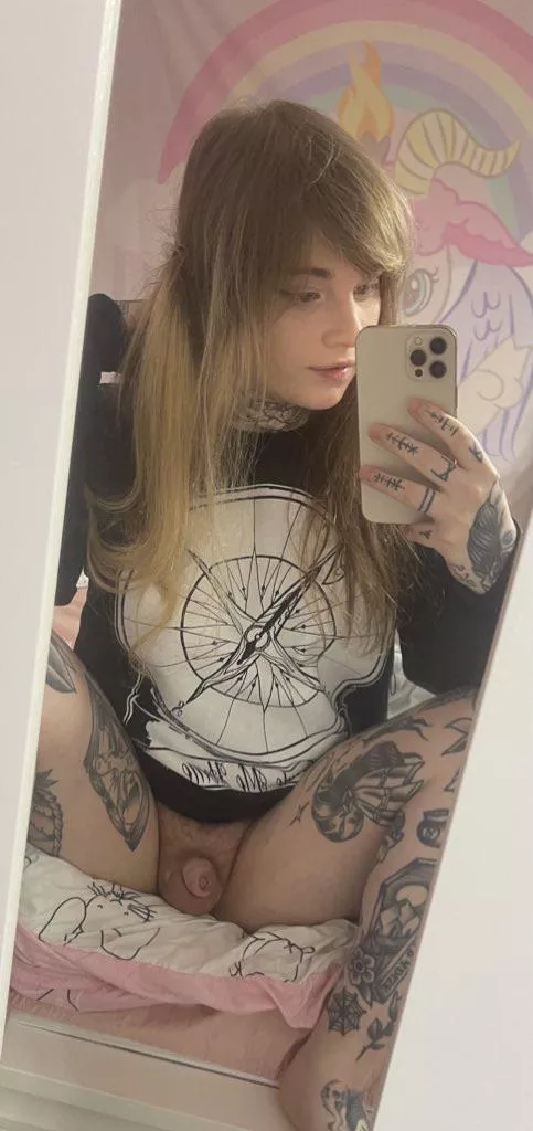 Who needs an emo gf? 🖤