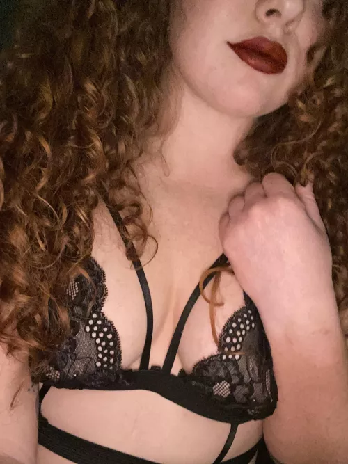 who sees the surprise “hidden” behind that lace?😘