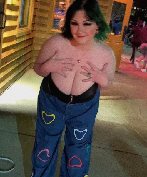 Who still needs a valentine? 😘