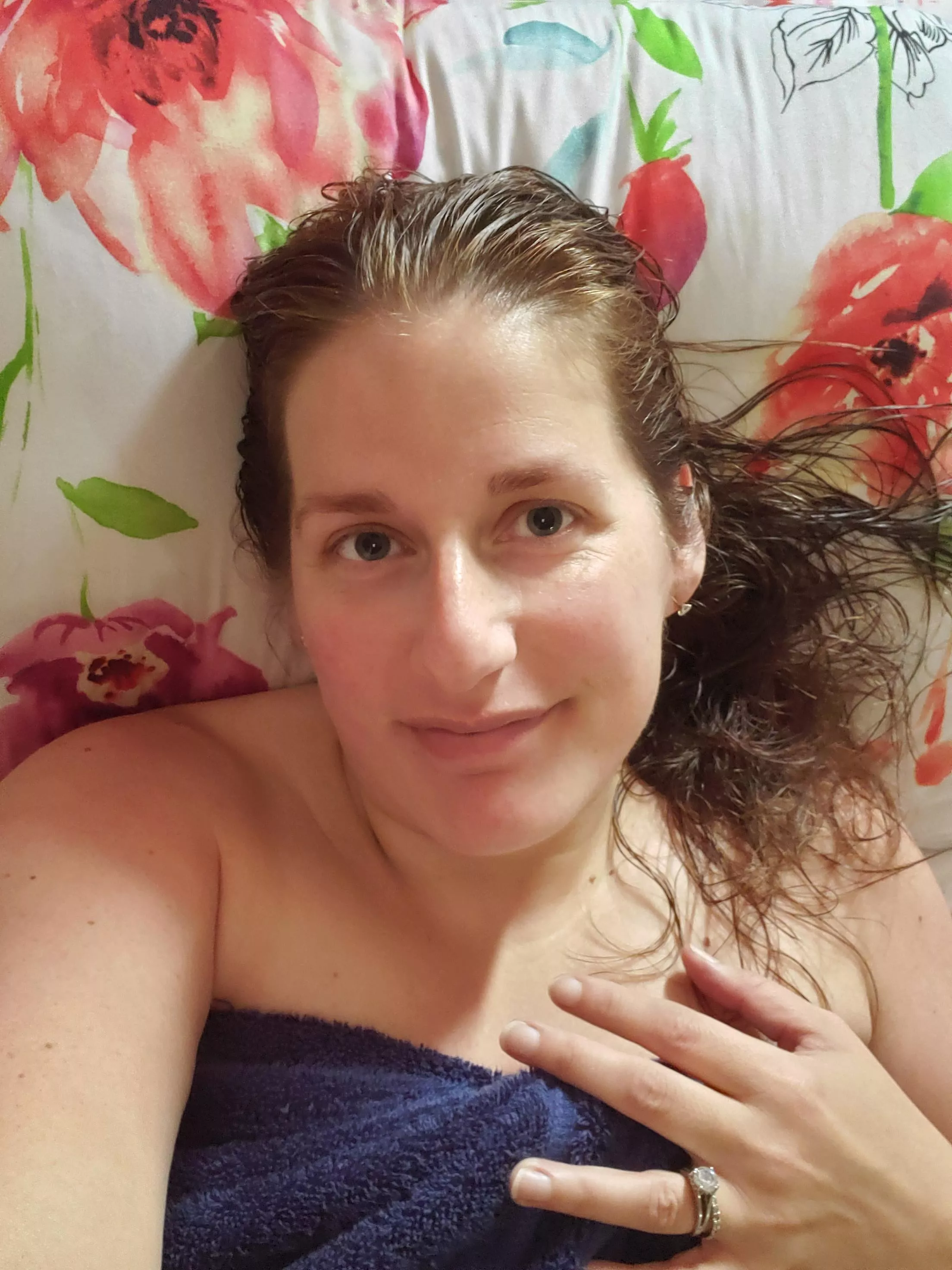 Who thinks I should lose the towel 😜💦 [OC]