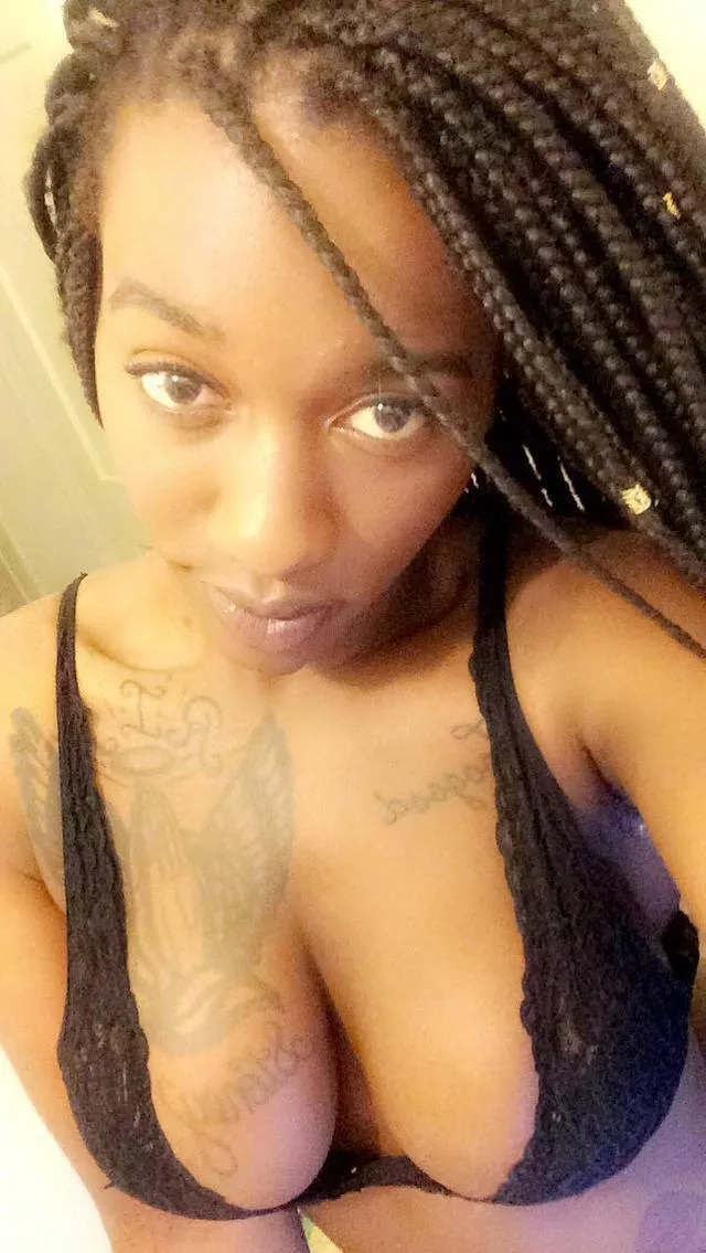 Who wanna FaceTime? Cashapp required hit me boys