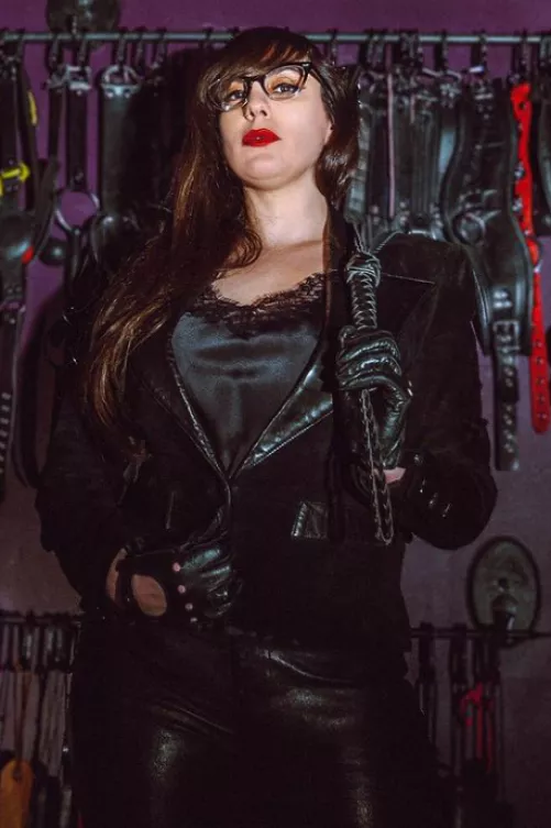 Who wanna get enslave there should DM for some great taskππ