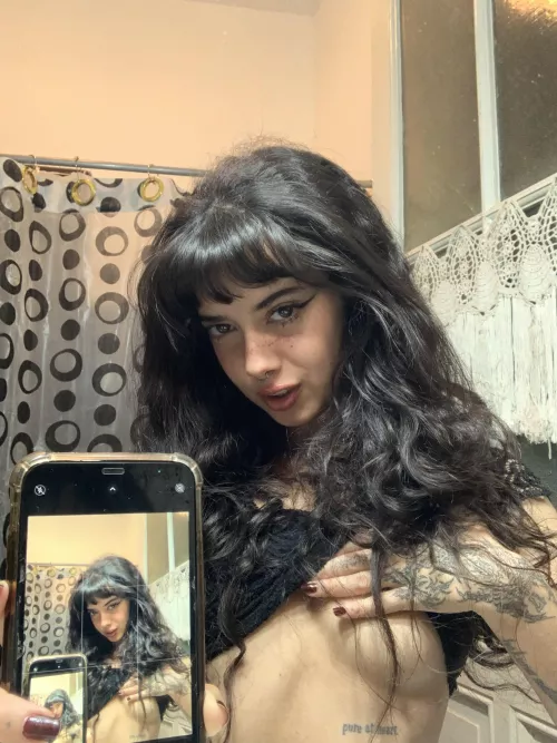 who wanna kiss in the metaverse 👉👈