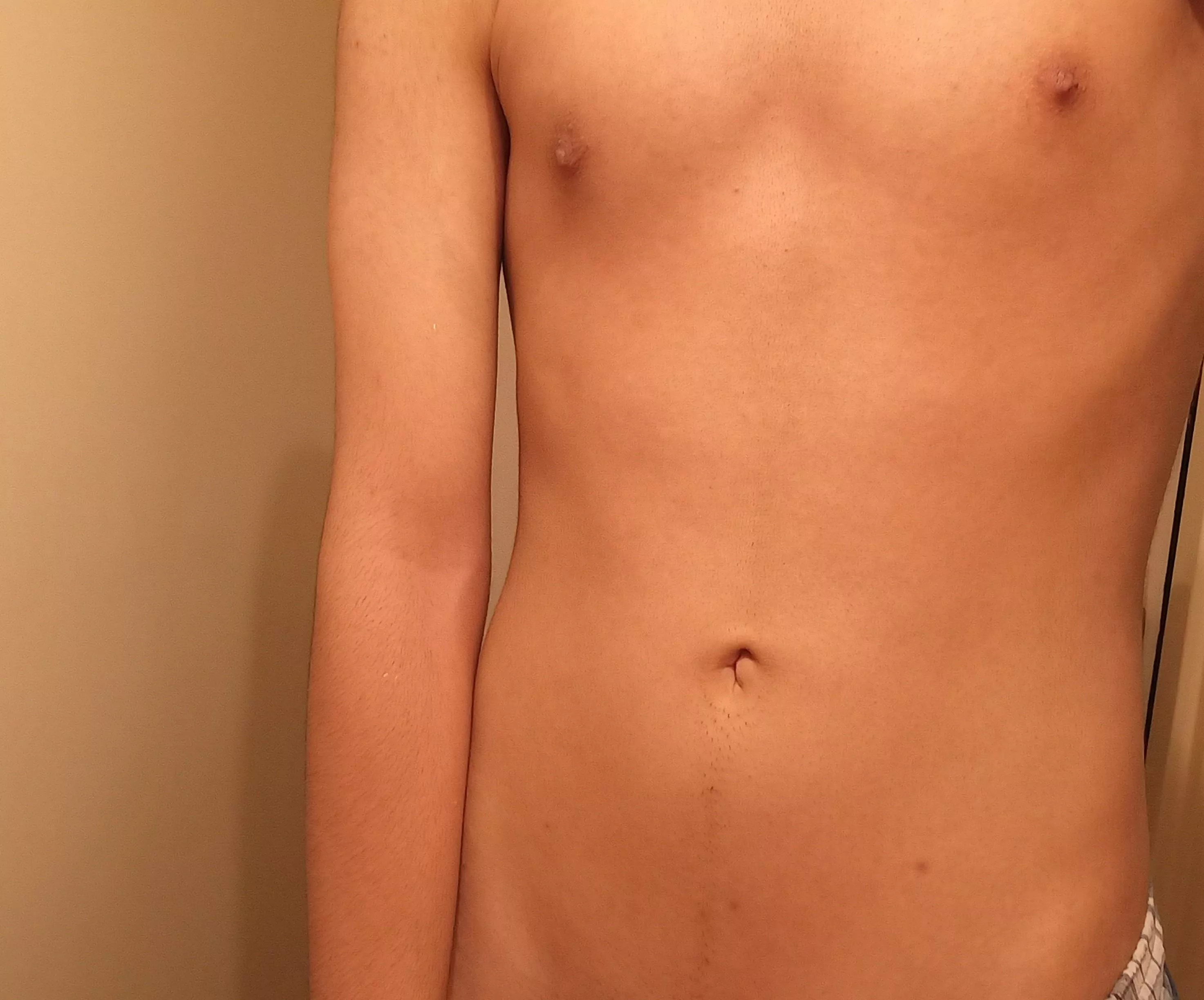 who wanna lick my chest and belly 😋