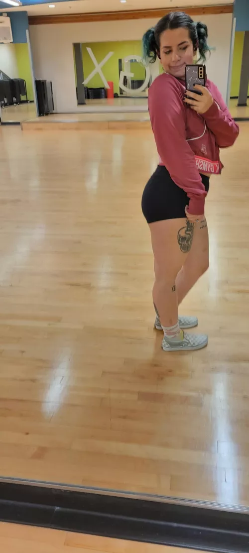 Who wants a goth gym thottie for Christmas?