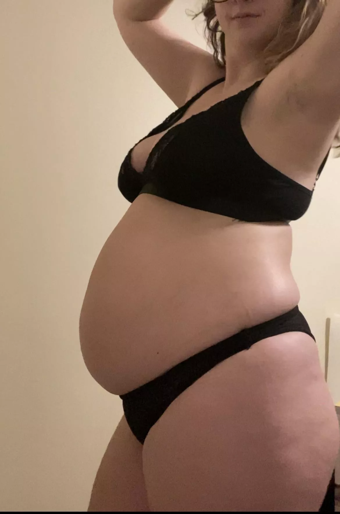 Who wants a midnight snack? 🤰🏼🔥