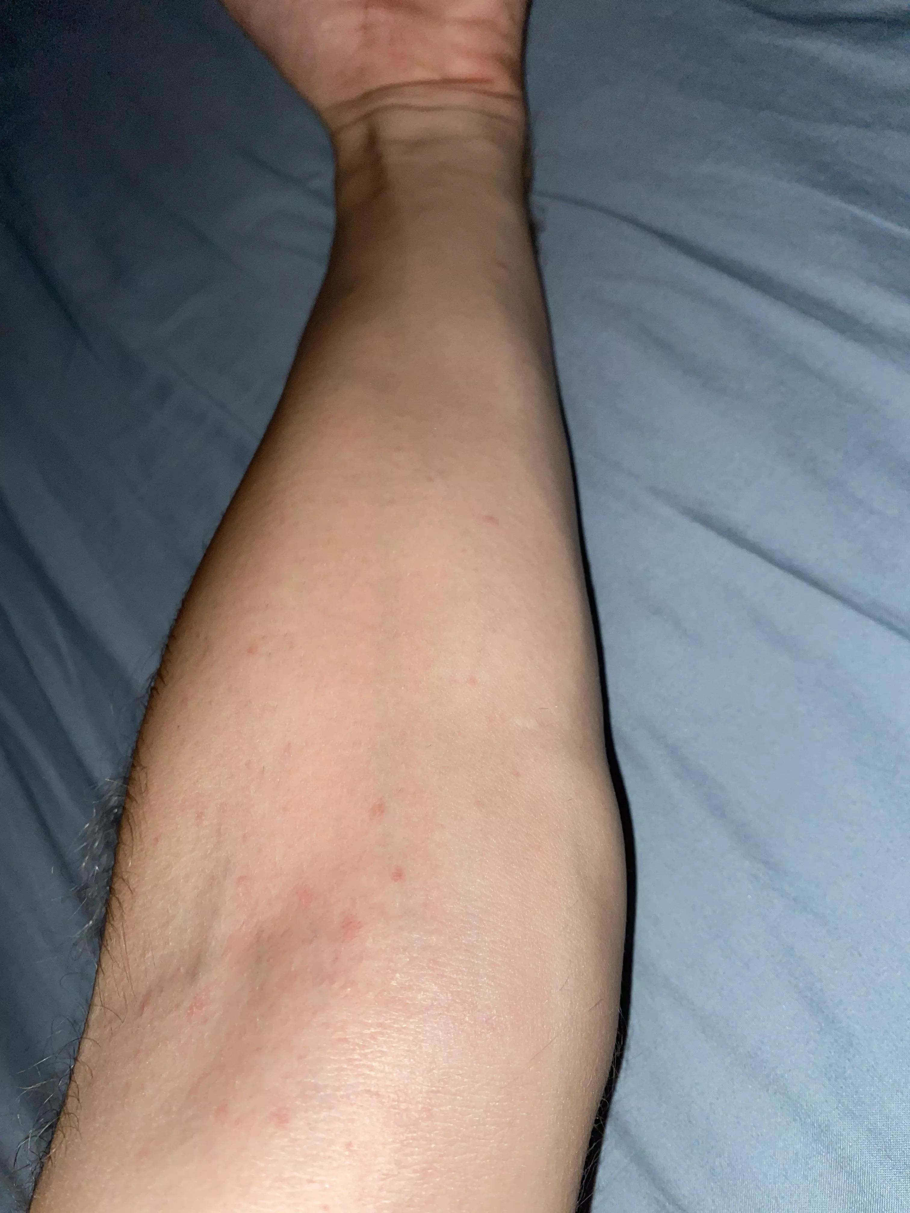 Who wants lick my smooth and juicy forearm?😏