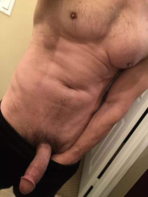 Who wants some daddy dick?! 🍆💦