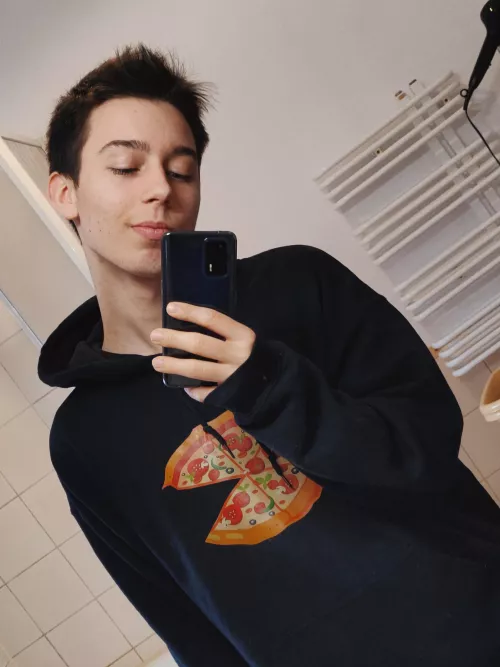 who wants some pizza? 🍕