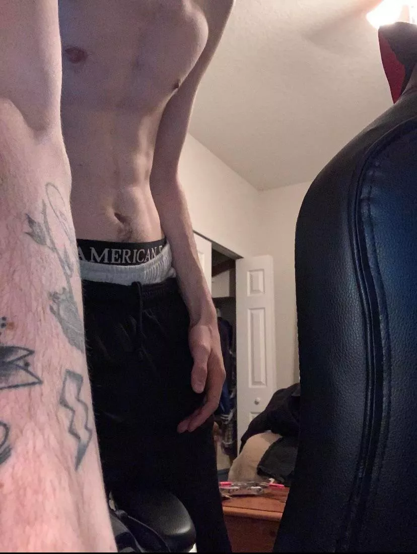 Who wants to buy the video of me jizzing all over myself? Dm me :) Who wants to buy the video of me jizzing all over myself? Dm me :)