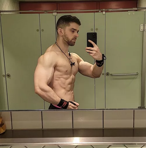 Who wants to come for a midweek pump?
