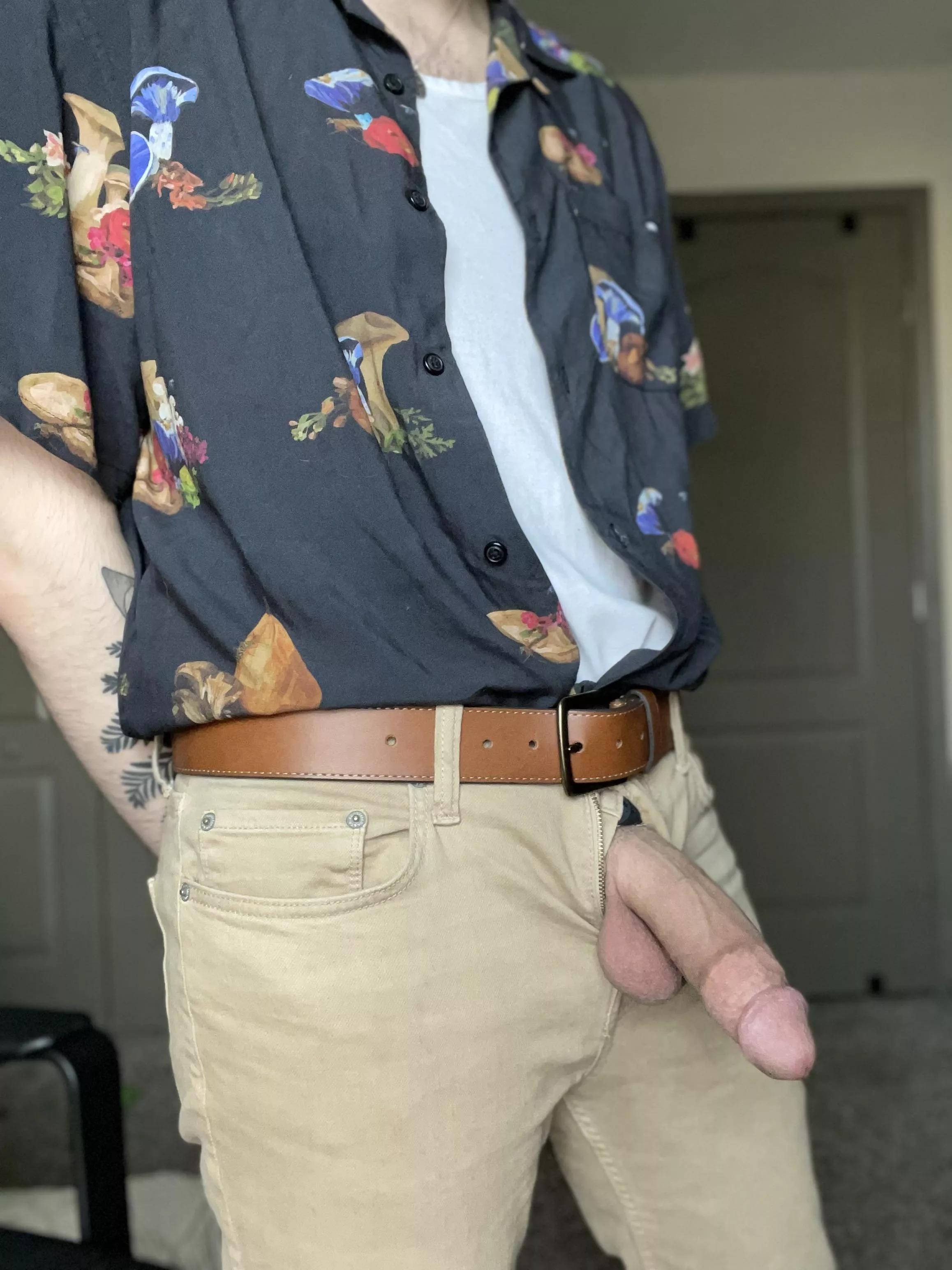 who wants to come get it hard for me?