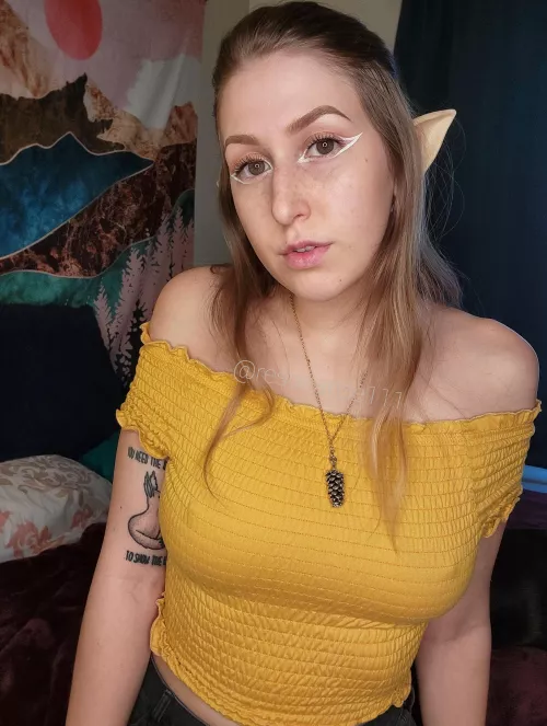 Who wants to come hang out in the woods with me? 🌲🖤