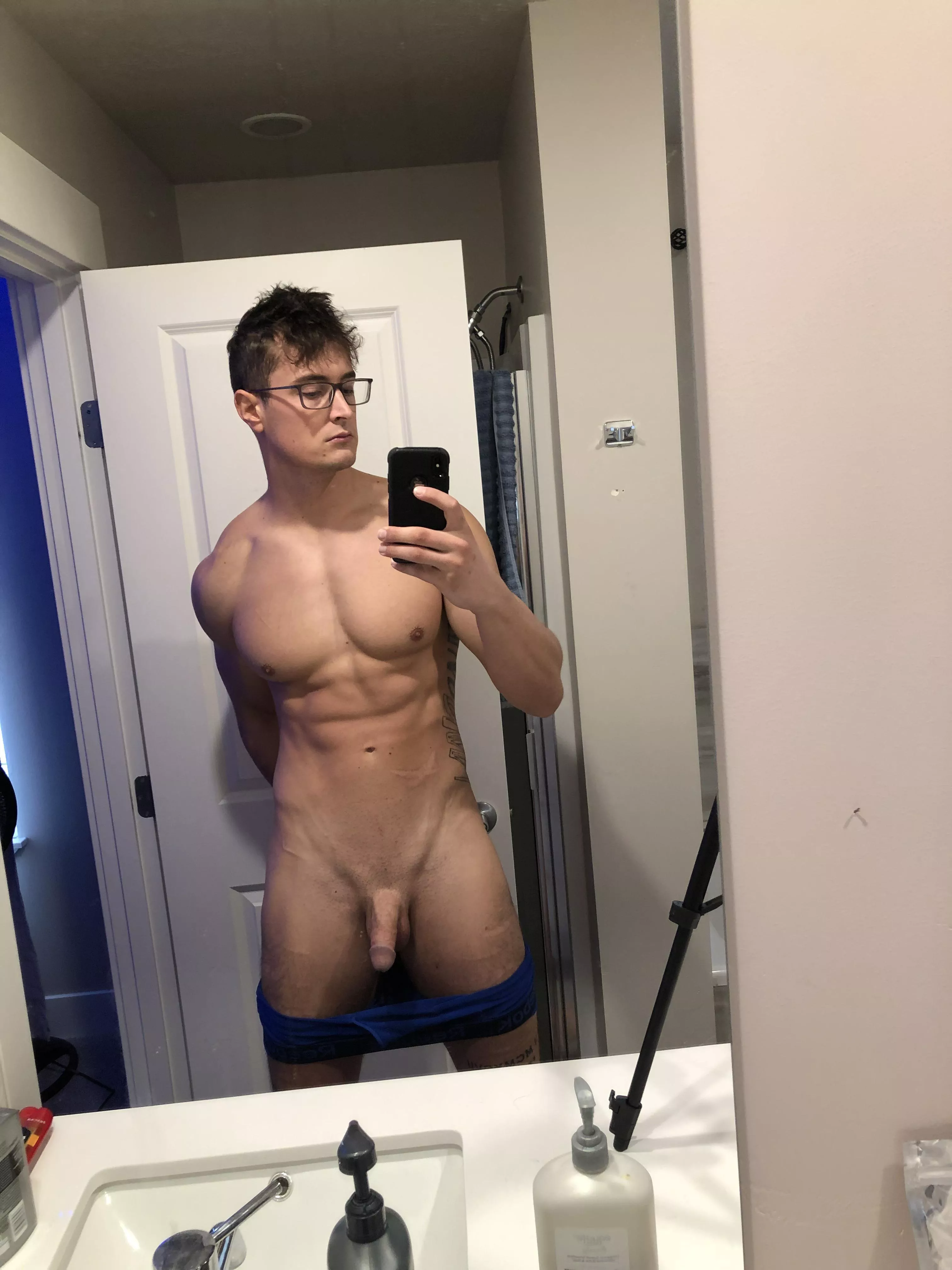 Who wants to come show me some love ? Who wants to come show me some love ?