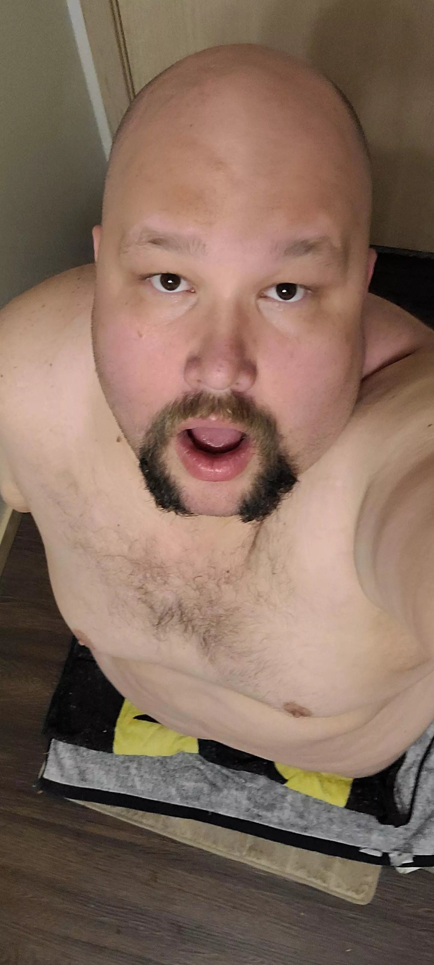 Who wants to cover this face and chest with there hot cum this morning? Who wants to cover this face and chest with there hot cum this morning?