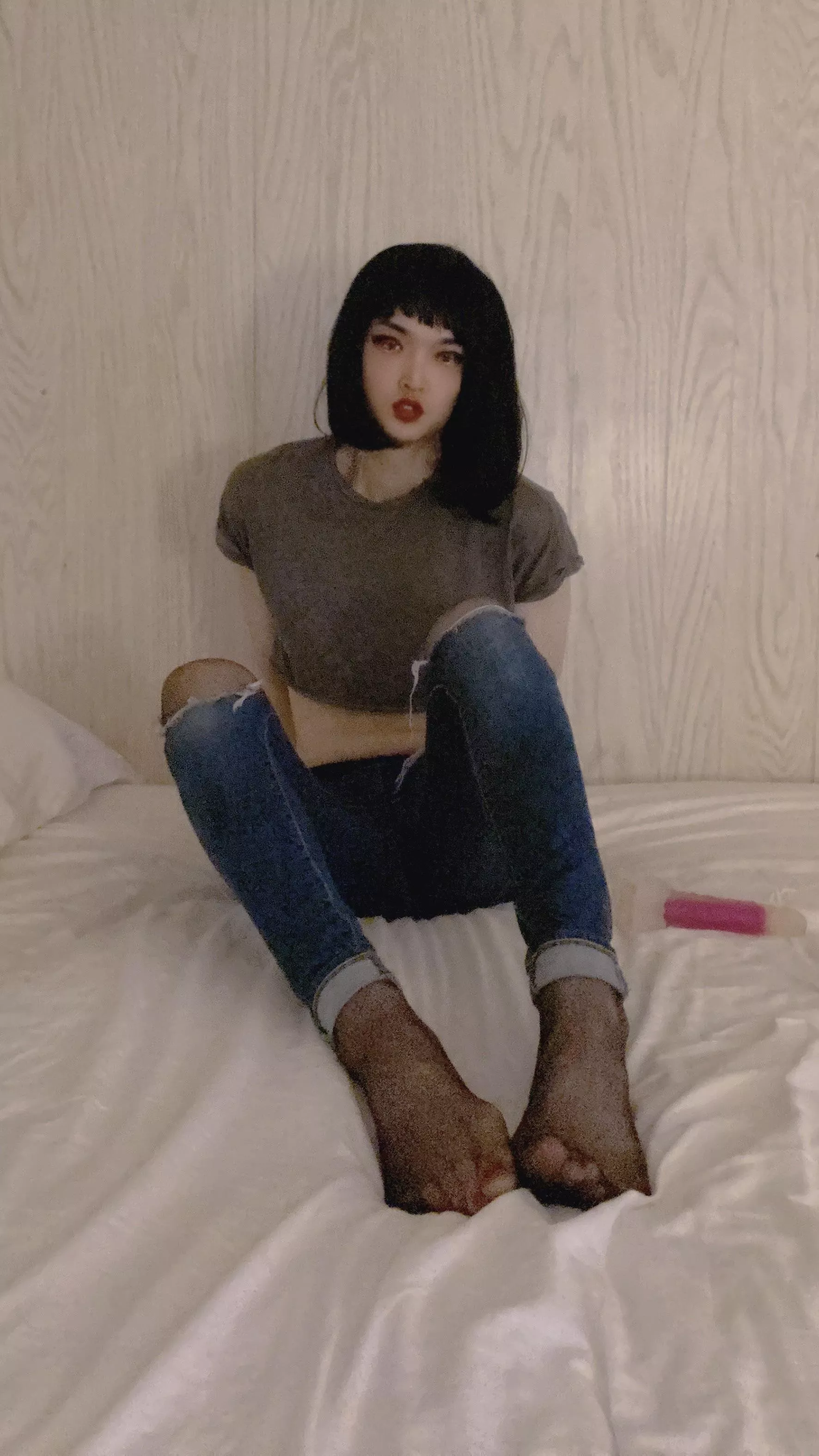 Who wants to cum on my nylons? 💦