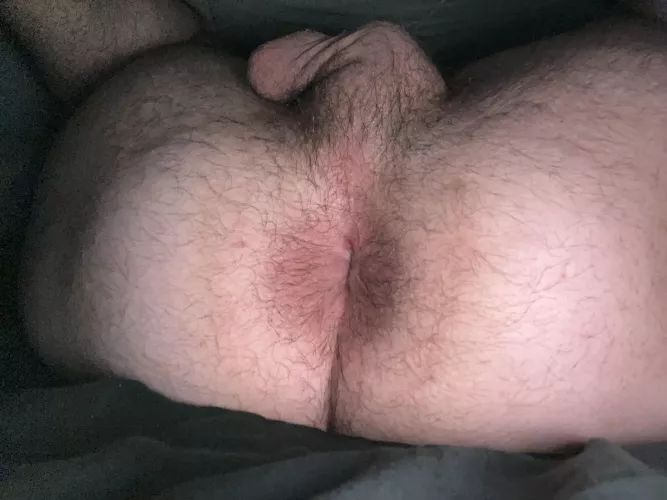 Who wants to eat my hairy hole? Maybe pound it too??😈😈