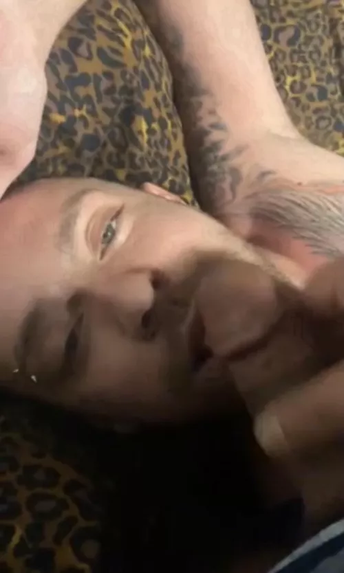 Who wants to feed me? 😈